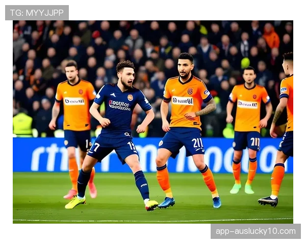 特写：冲突！斯特拉斯堡与里昂球员大规模推搡，主裁连出三黄控场