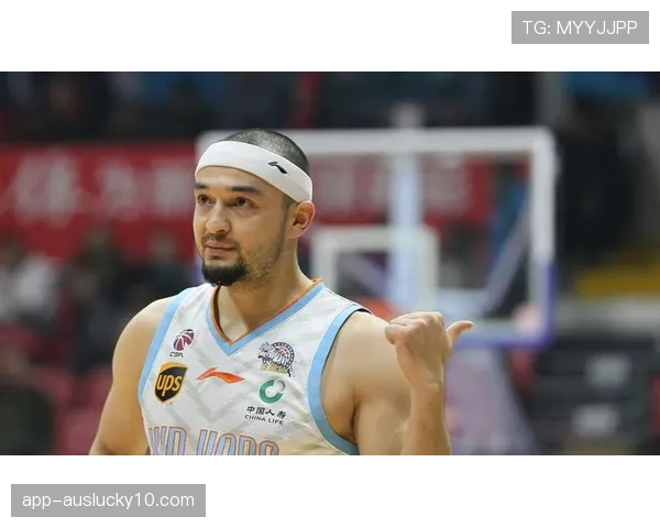 特写:老将西热力江教练兼球员,在关键战役中命中决胜三分 特写:老将西热力江教练兼球员,在关键战役中命中决胜三分